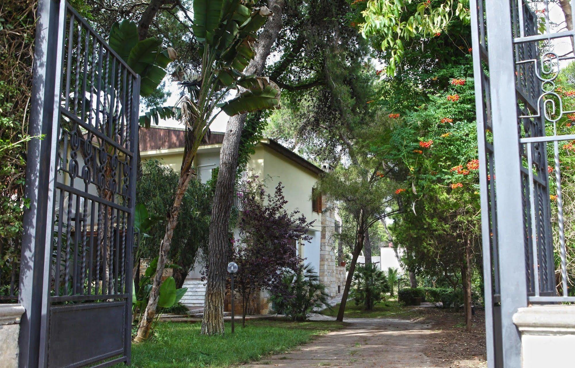 B&B Viale Dei Pini 卡斯特拉巴特滨海 外观 照片